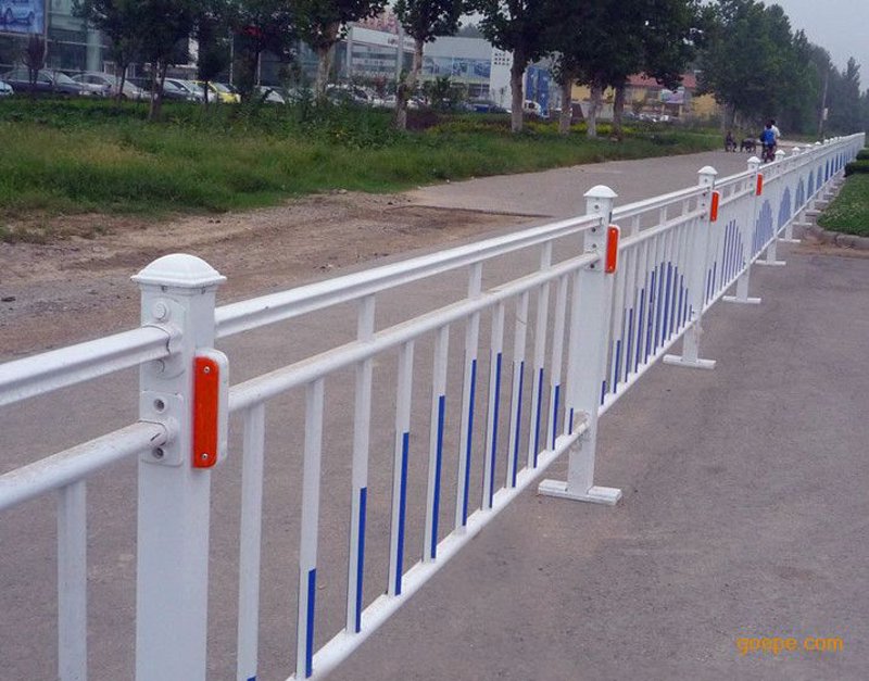 城市脉动：道路标线施工在交通管理中的作用
