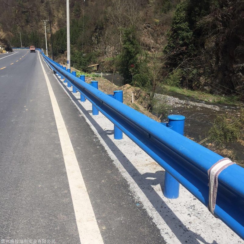 公路防护栏